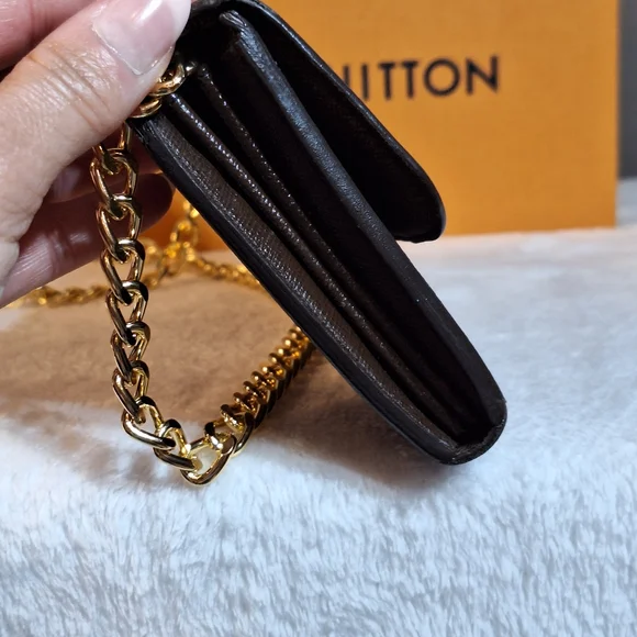 LV Besace Clutch Rosebery - Picture 5 of 16